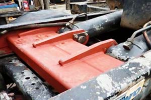 New ram mounting brackets on Rollonoff truck