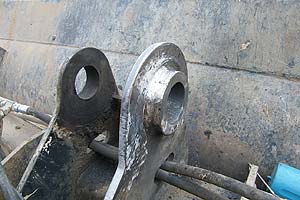 Hi tip bucket pivot repair